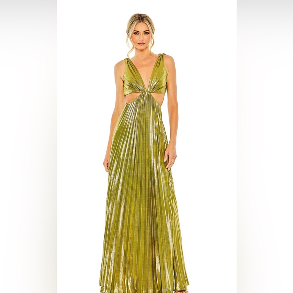 Mac Duggal women’s metallic pleated cutout gown size medium